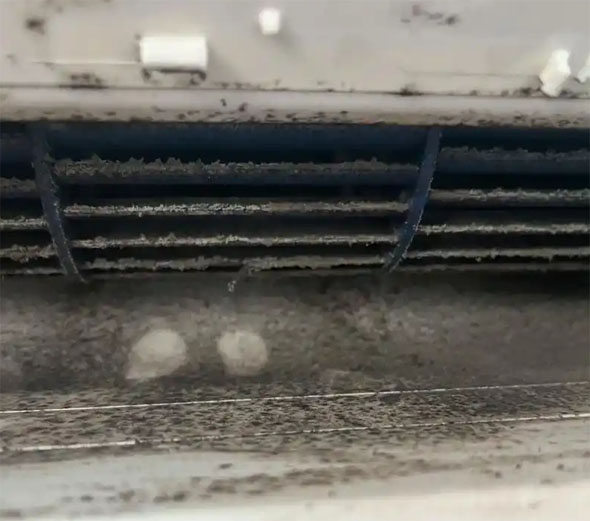 玄武空调吹的风有股烧焦味是怎么回事